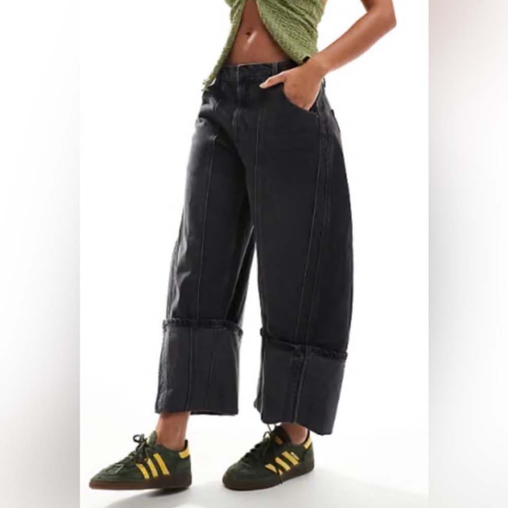 99-We The Free Olsen Cuffed Crop
Barrel Jeans - Picture 3 of 6